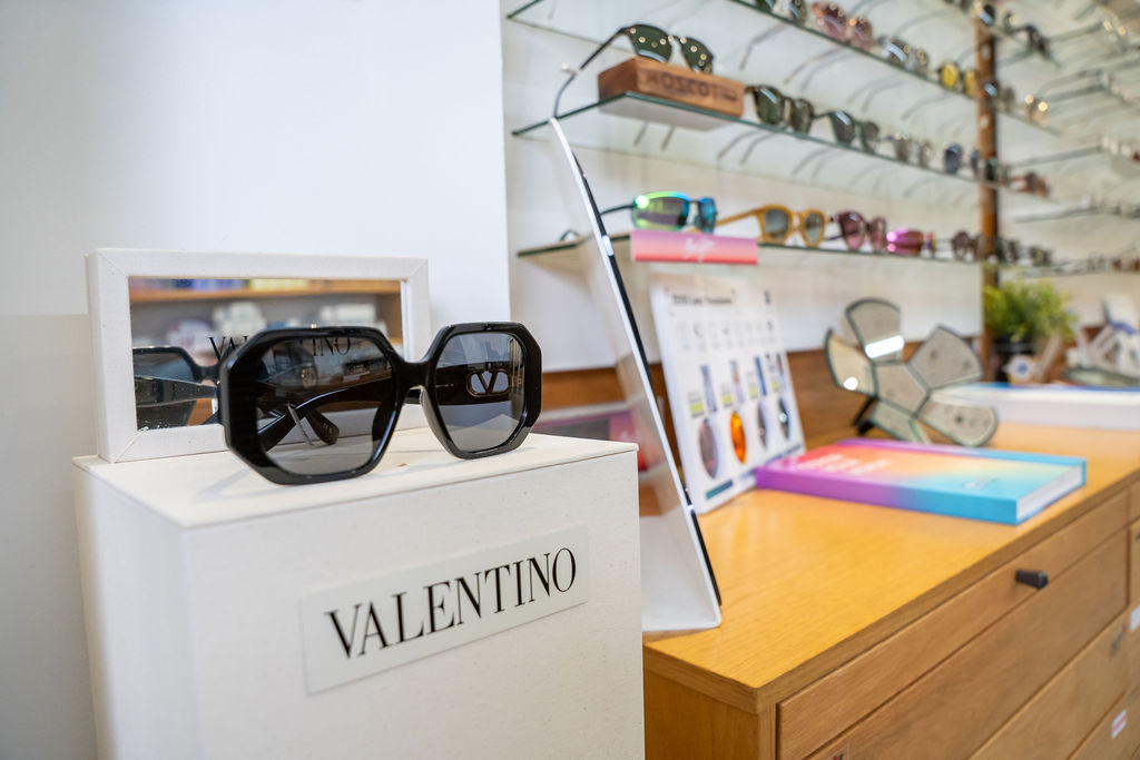 מסגרות ומשקפי שמש של Valentino